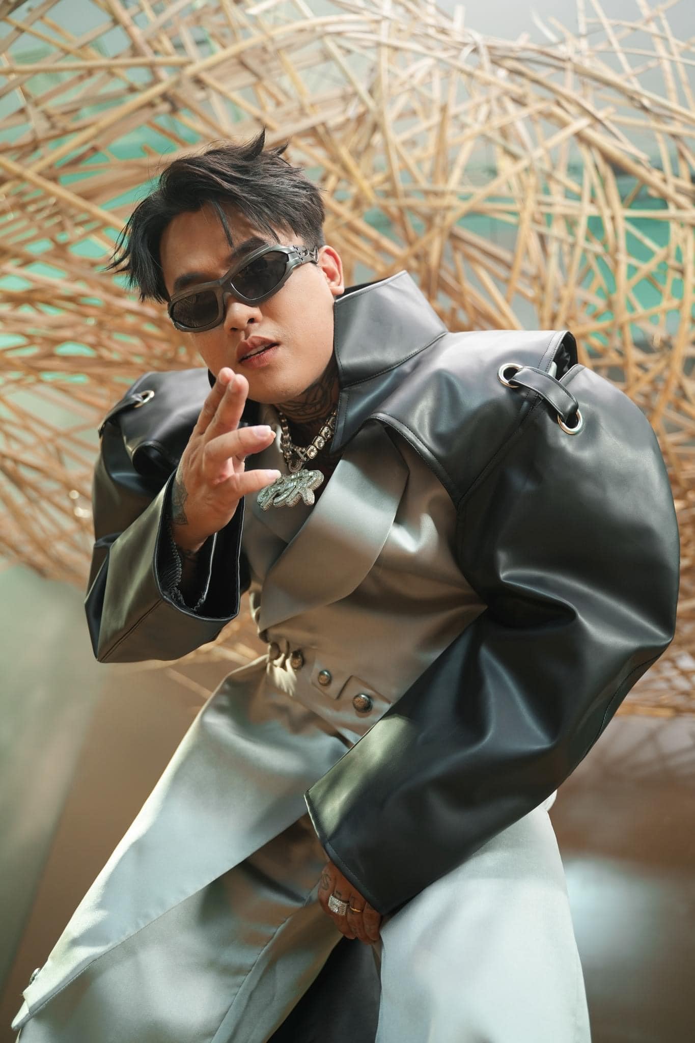 Rapper Jombie trong MV Hồn Cửu Long