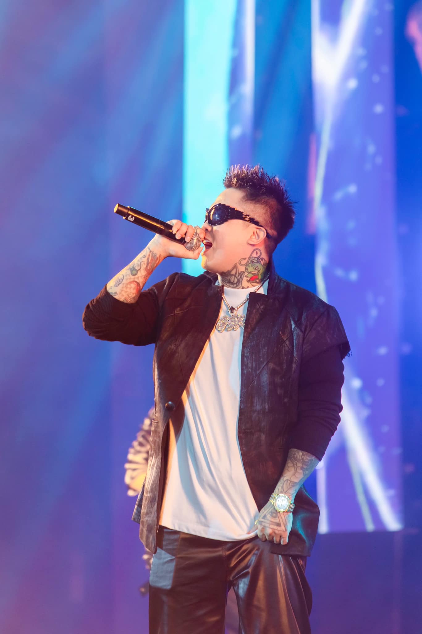 Hình ảnh nam rapper trong sự kiện âm nhạc mới 