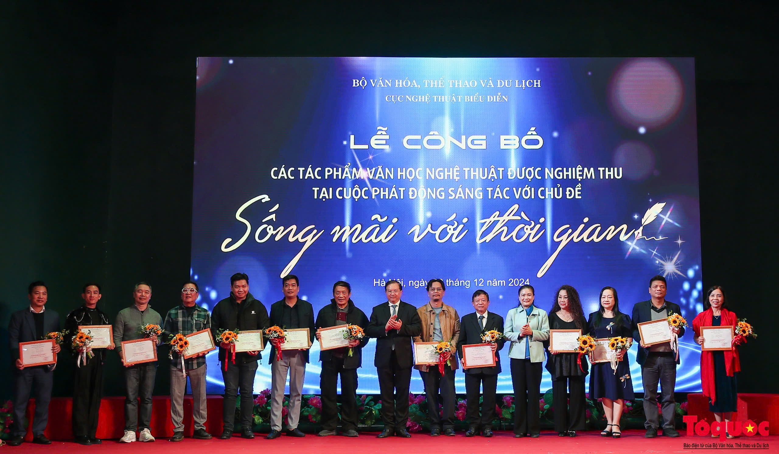 Tổ chức lễ công bố tác phẩm