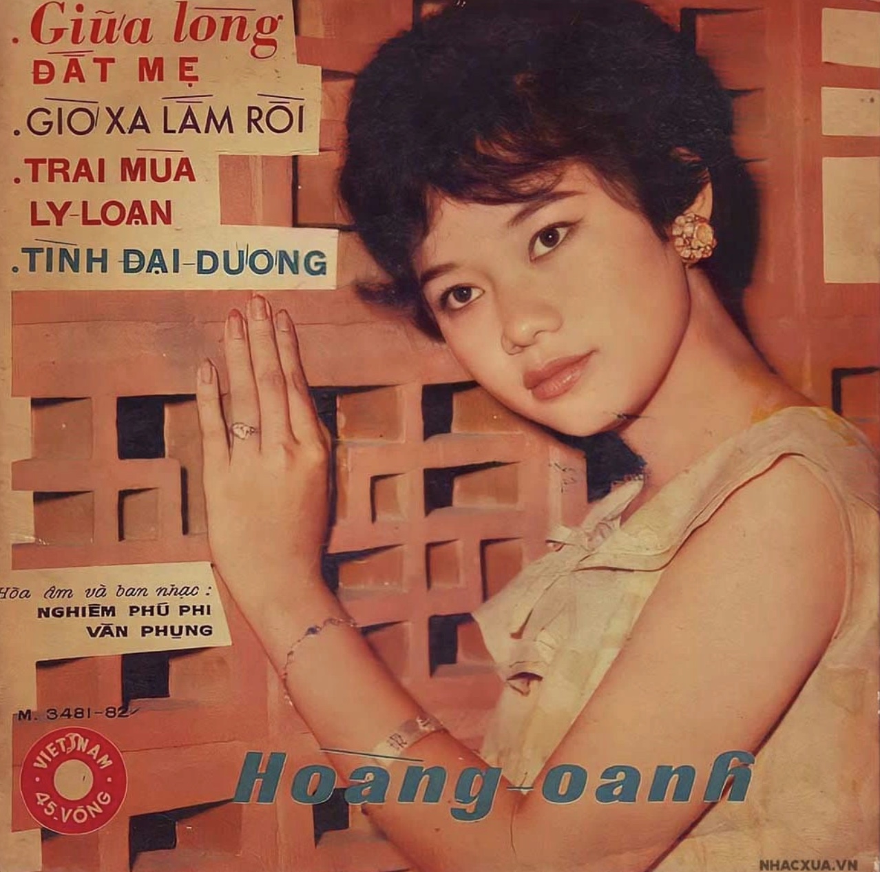 Ho&agrave;ng Oanh trên b&igrave;a đĩa nhạc xưa