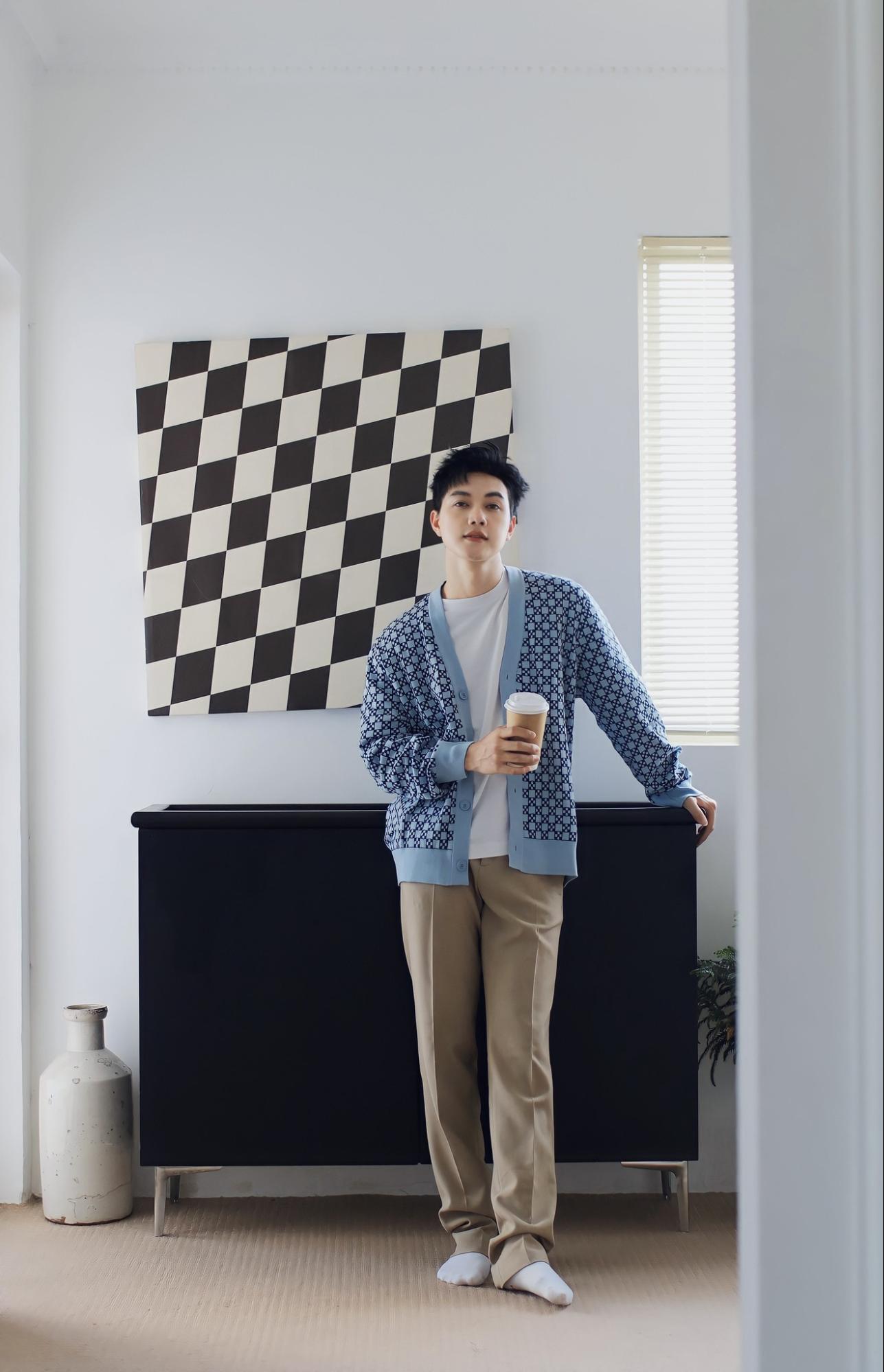 Jsol rất hợp với những outfit dịu dàng