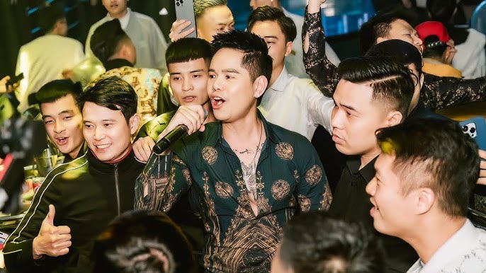 Ca sĩ Lã Phong Lâm giao lưu cùng fan