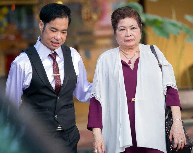 Ca sĩ Ngọc Sơn và mẹ ruột