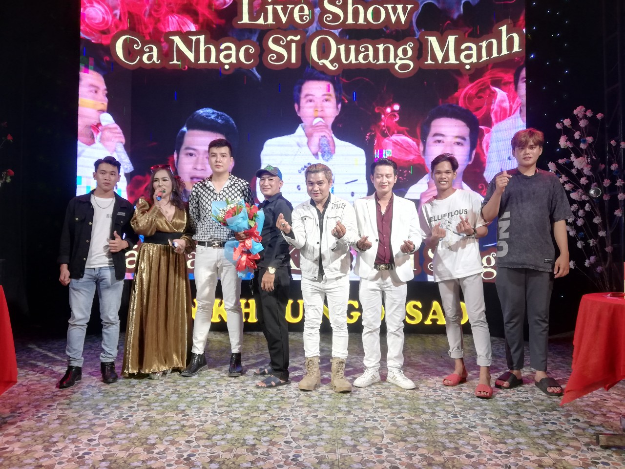 Quang Mạnh và các nghệ sĩ Bolero tại liveshow sinh nhật năm 2023 của anh 