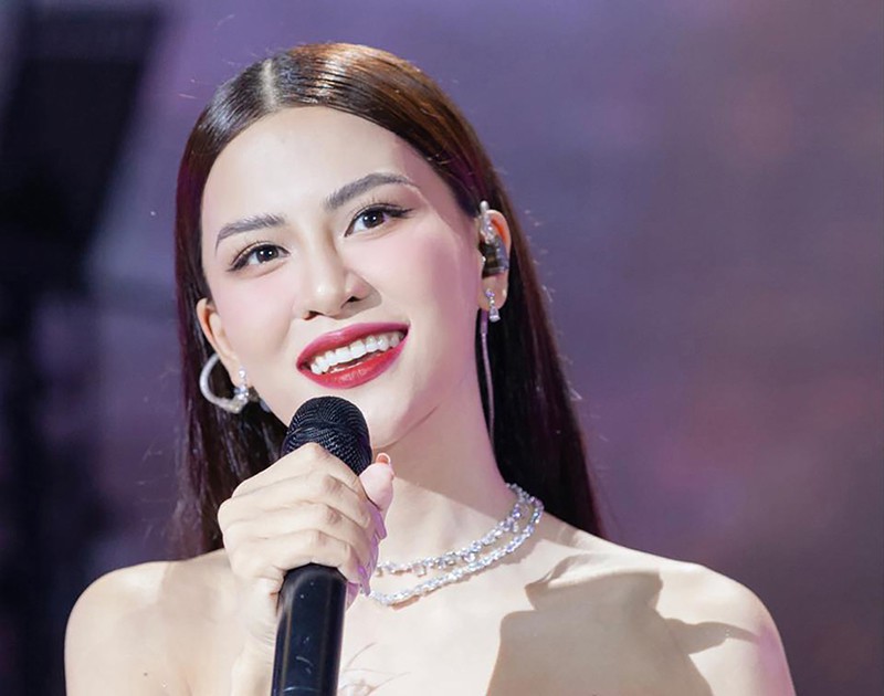 CA SĨ HÀ NHI LÀ AI? CÁC BÀI HÁT CỦA HÀ NHI