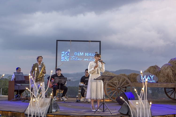 Cơn sốt "Chỉ là không cùng nhau" của cặp đôi Tăng Phúc - Trương Thảo Nhi thăng hạng ồ ạt trên top Trending