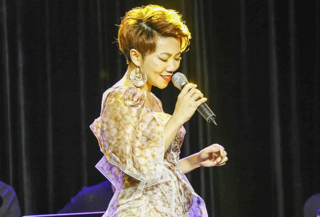 Diva Hà Trần biểu diễn